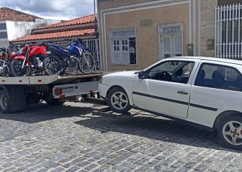 PM aprende carro e motocicletas durante evento em Coité