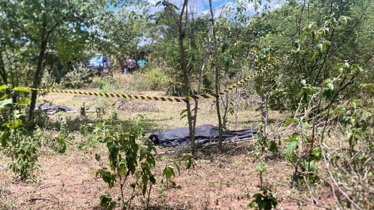 Dois corpos são encontrados com marcas de tiros no fundo do parque de exposição de Coité