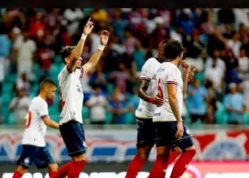 2 a 1. Bahia marca no fim, vence o Atlético de Alagoinhas e se isola na liderança com 100% de aproveitamento
