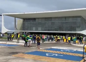 DF – Manifestantes invadem Congresso, Planalto e STF