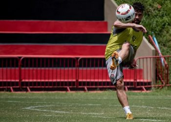 Vitória finaliza a preparação para a estreia em 2023 com reforço nas bolas paradas