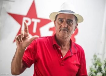 Lula telefona para eleitor que lhe deu caneta da posse; presente teria sido dado em 1989