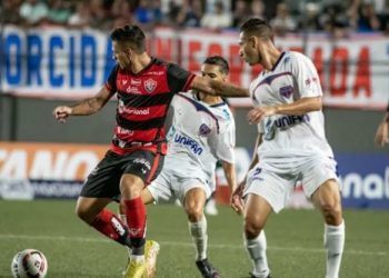 Bahia de Feira e Vitória ficam no empate na estreia do Baianão