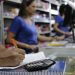 Materiais escolares custam até duas vezes menos na internet