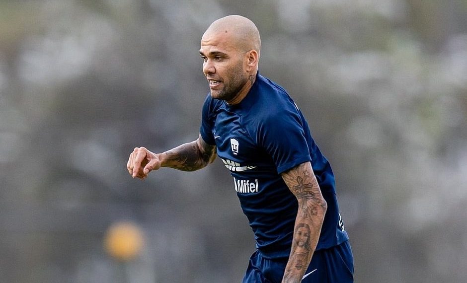 Pumas rescinde contrato de Daniel Alves após prisão na Espanha