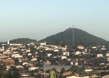 Menino de 5 anos é morto e dois irmãos adolescentes ficam feridos a tiros