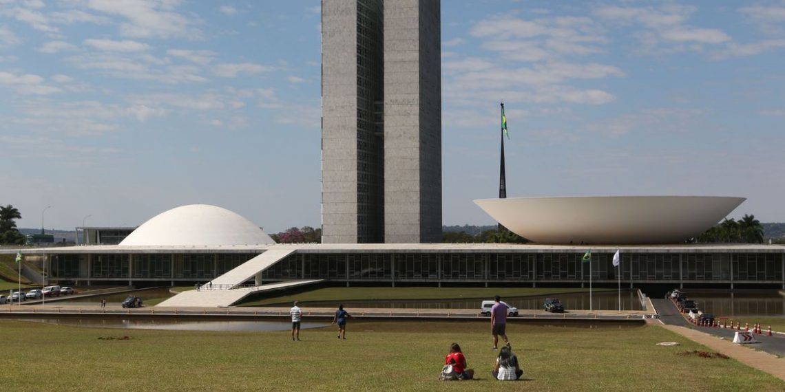 Ministros nomeados por Lula abrem 13 vagas no Congresso Nacional