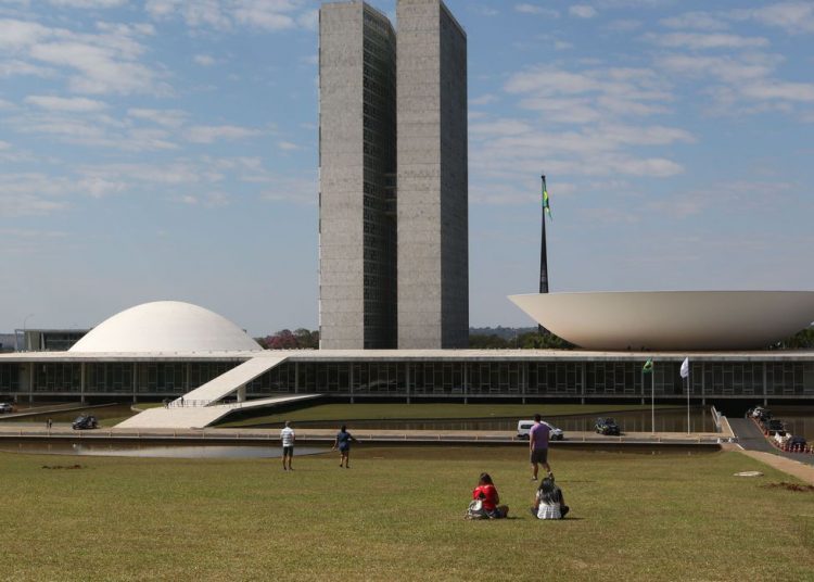 Ministros nomeados por Lula abrem 13 vagas no Congresso Nacional