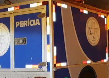 Mulher tem casa invadida e é morta a tiros. Grupo com cinco pessoas participou do crime