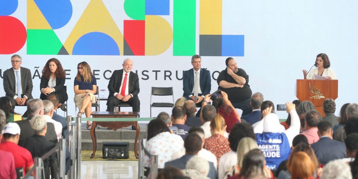 Lei transforma agentes comunitários em profissionais de saúde