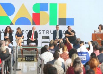 Lei transforma agentes comunitários em profissionais de saúde