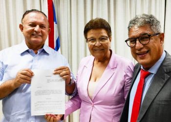 Concorrente de Tom Araújo, Aline Peixoto reúne 34 assinaturas na Alba e tem candidatura ao TCM registrada