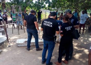 Homem mata adolescente de 13 anos com porrete, decepa parte do braço da mãe dela e morre após ser linchado por populares