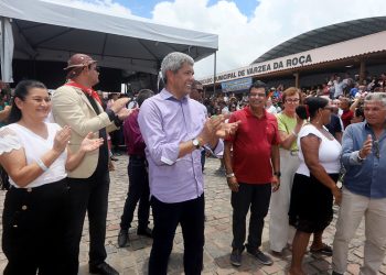 Governo do Estado entregou e autorizou obras em Várzea da Roça, neste domingo (26)