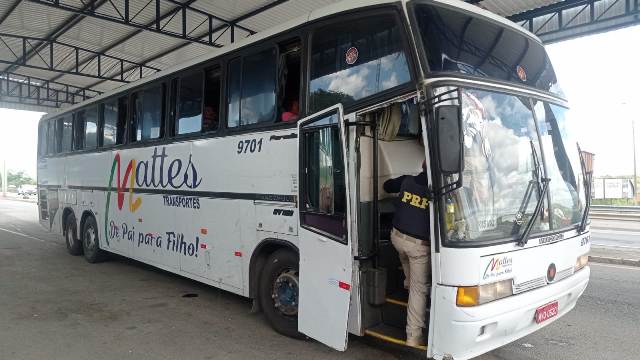 Comida estragada, maus-tratos e choque elétrico: baianos resgatados em fazenda no RS são acolhidos em Feira de Santana