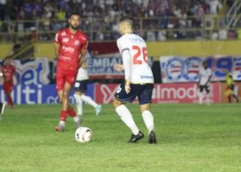 Bahia vence o Barcelona de virada e dispara na liderança do Campeonato Baiano