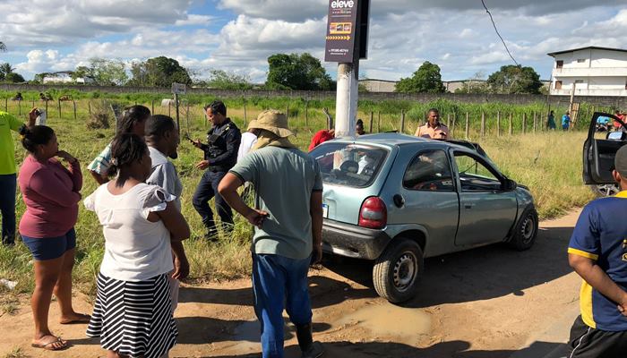Pastor evangélico morre após carro colidir contra poste na BA 084
