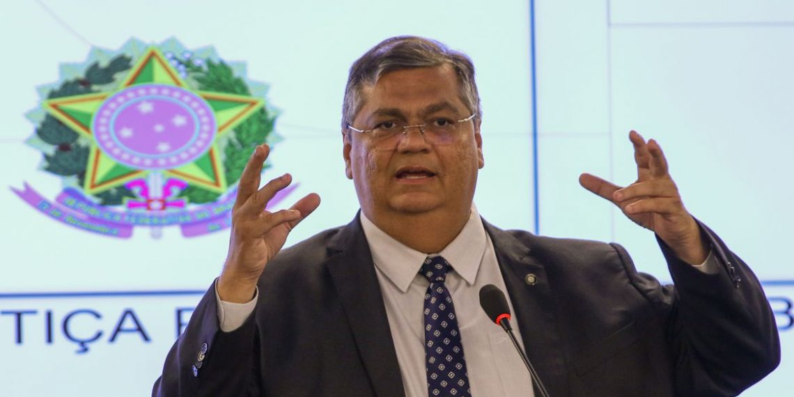 “Acabou o liberou geral de armas de fogo no Brasil”, afirma Dino