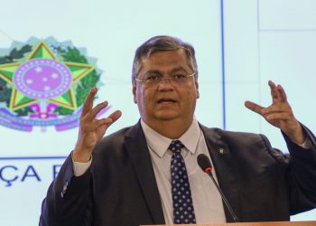 “Acabou o liberou geral de armas de fogo no Brasil”, afirma Dino