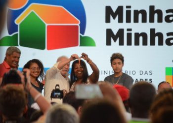 Em Santo Amaro, Lula assina MP do Minha Casa Minha Vida e garante piso salarial para enfermagem