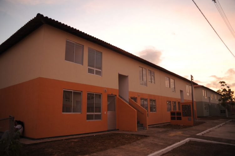 Em Santo Amaro, Lula assina MP do Minha Casa Minha Vida e garante piso salarial para enfermagem