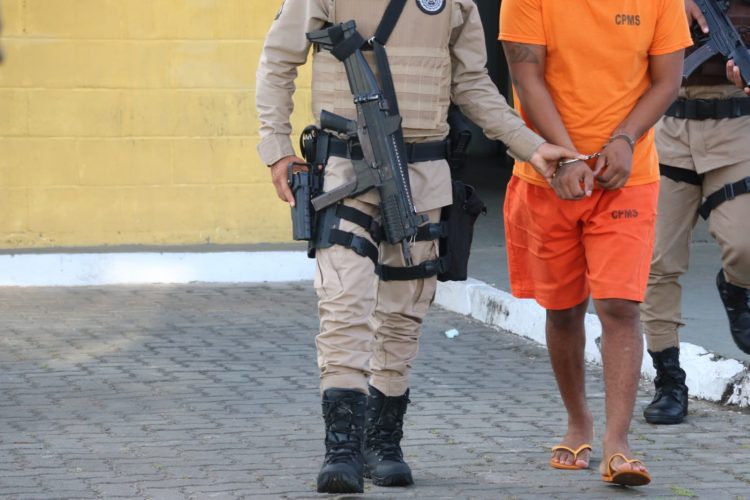 Presidiários que ordenaram ataques a tiros são transferidos