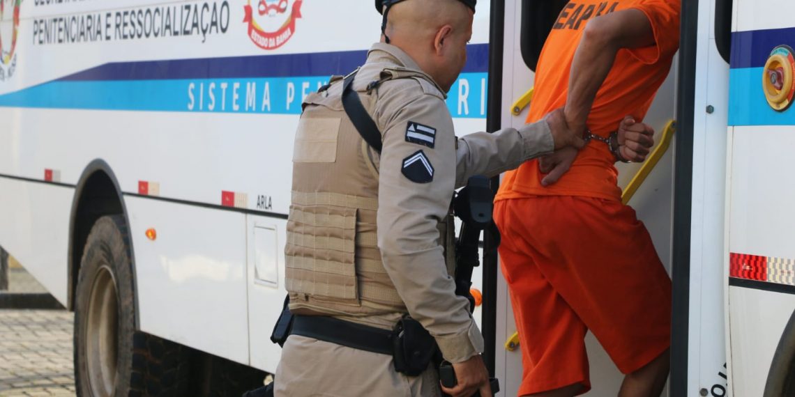 Presidiários que ordenaram ataques a tiros são transferidos