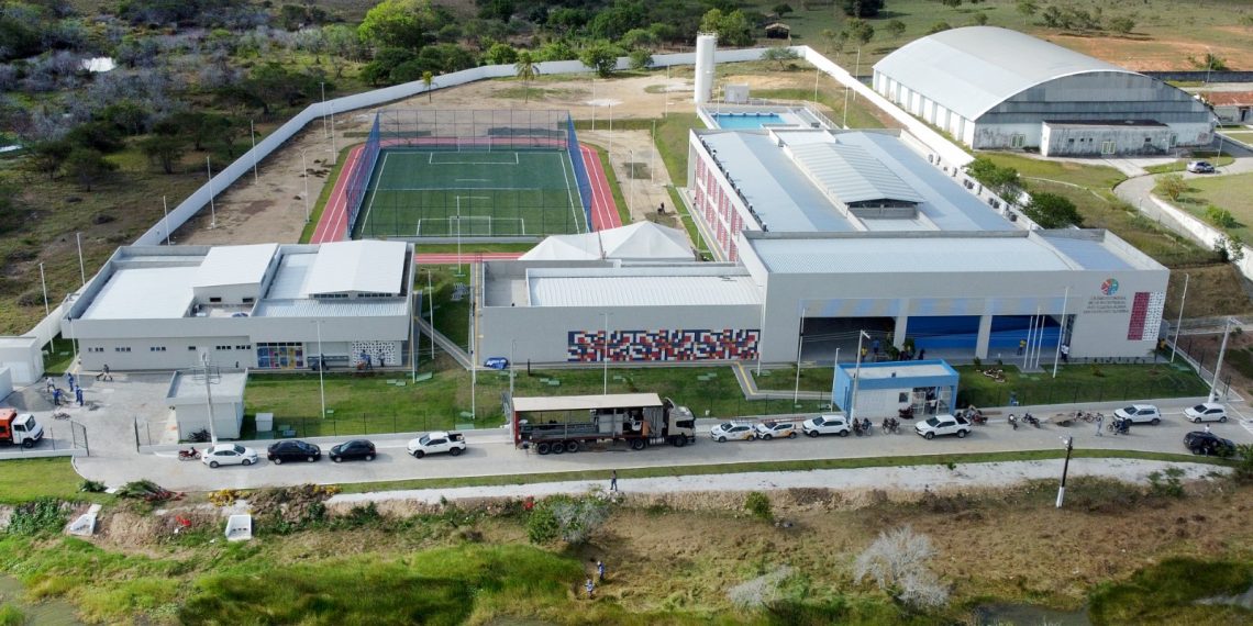 Com investimento de R$ 22,6 milhões, Jerônimo entrega colégio de ensino integral na cidade de Aporá