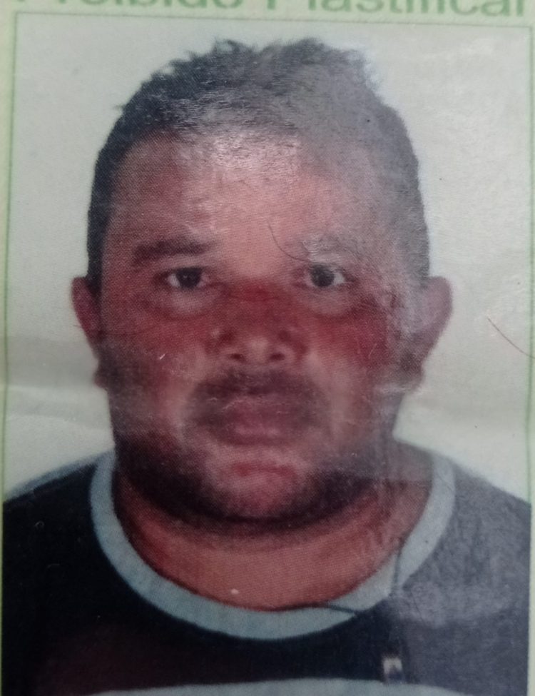 Homem é encontrado morto com sinais de disparos de arma de fogo quando pilotava moto