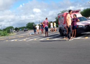 Comerciante de Riachão do Jacuípe morre em acidente na BR 324. Vítima estava de moto e colidiu com caminhão