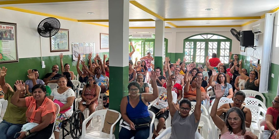 Reunidos em Assembleia, profissionais de Educação de Queimadas aceitam proposta do Executivo