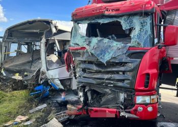 Em grave acidente na BR 407, vítimas sofreram ferimentos leves