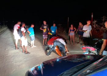 Jovem de 24 anos fica gravemente ferido em acidente de moto na estrada de Aroeira