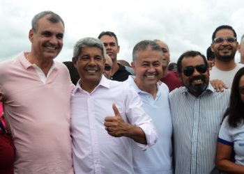 Deputado Alex da Piatã acompanha o governador Jerônimo Rodrigues na entrega de obras em Valente e São Domingos