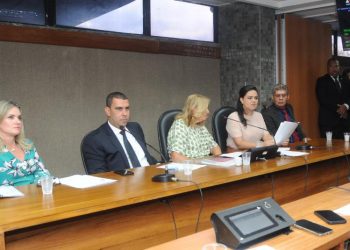 CCJ aprova parecer que recomenda nome de Aline Peixoto para o TCM