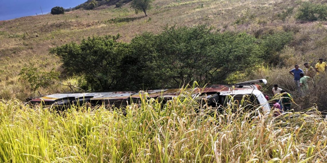 Dois passageiros morrem em acidente com ônibus intermunicipal na BR 110