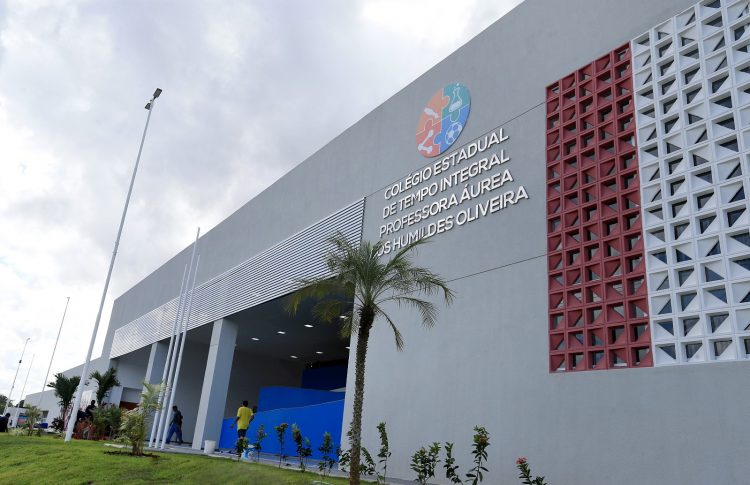 Com investimento de R$ 22,6 milhões, Jerônimo entrega colégio de ensino integral na cidade de Aporá