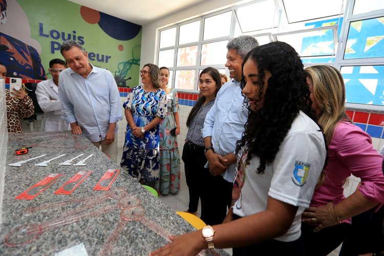 Com investimento de R$ 22,6 milhões, Jerônimo entrega colégio de ensino integral na cidade de Aporá
