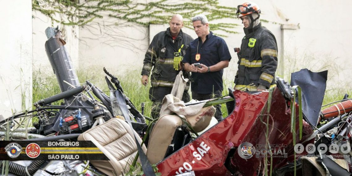SP – Helicóptero cai na região central e deixa quatro mortos