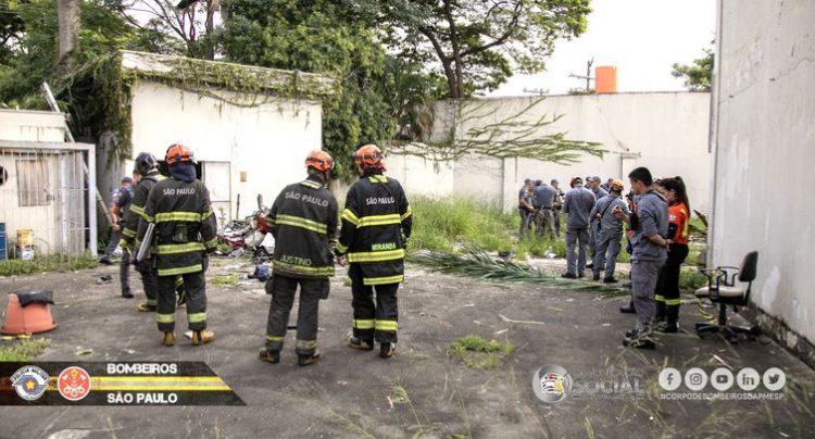 SP – Helicóptero cai na região central e deixa quatro mortos