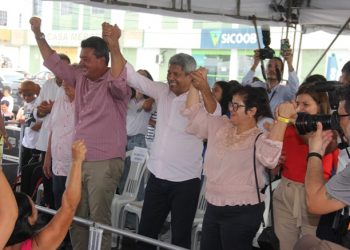 Jerônimo inaugura obras em São Domingos e prefeito diz que tudo que foi feito em dois anos, somam mais do que a oposição fez em 30