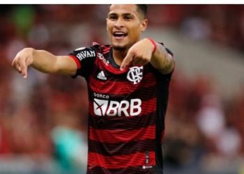 Flamengo erra ‘PIX’ de R$ 1,9 milhão para o volante João Gomes