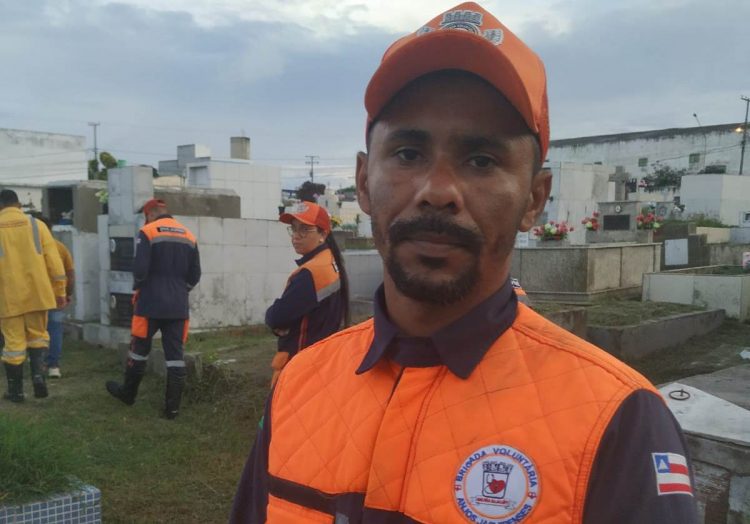 Com a presença de cinco grupos de socorristas voluntários corpo de João Wilson é sepultado em Coité