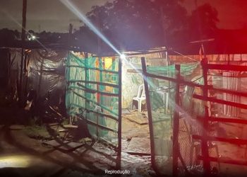 Três pessoas da mesma família são mortas a tiros e criança é baleada em Camaçari