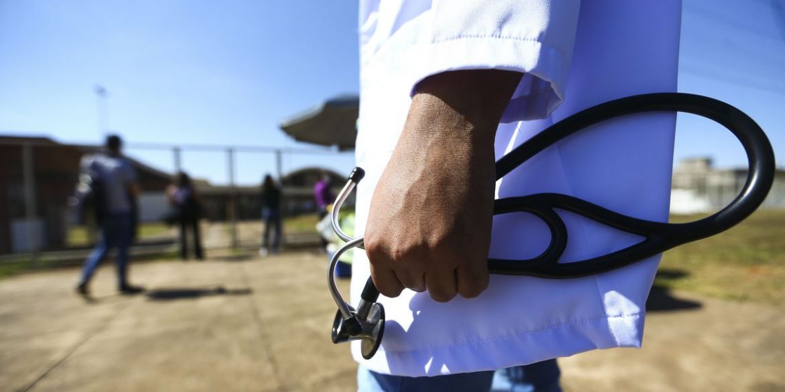 Governo terá novo programa de oferta de médicos em regiões distantes