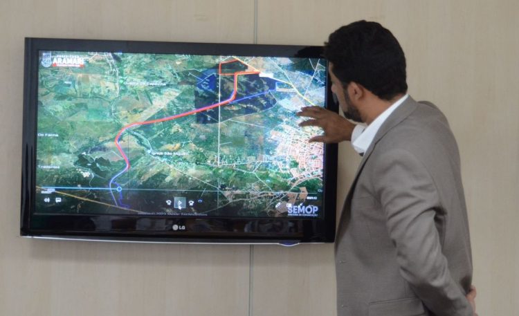 Visando atrair empresas para geração de emprego e renda, prefeito de Aramari doa área em local privilegiado e isenta impostos
