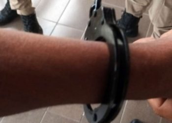 Taxista é sequestrado em Serrinha, encontrado algemado em árvore em Santaluz e carro abandonado em Coité