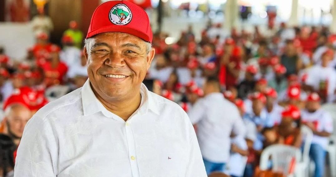 Justiça manda penhorar bens de mulher que cometeu ato racista contra o deputado Valmir Assunção