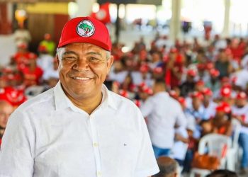 Justiça manda penhorar bens de mulher que cometeu ato racista contra o deputado Valmir Assunção