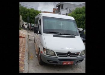 Sprinter de Coité tomada de assalto em Araci é recuperada